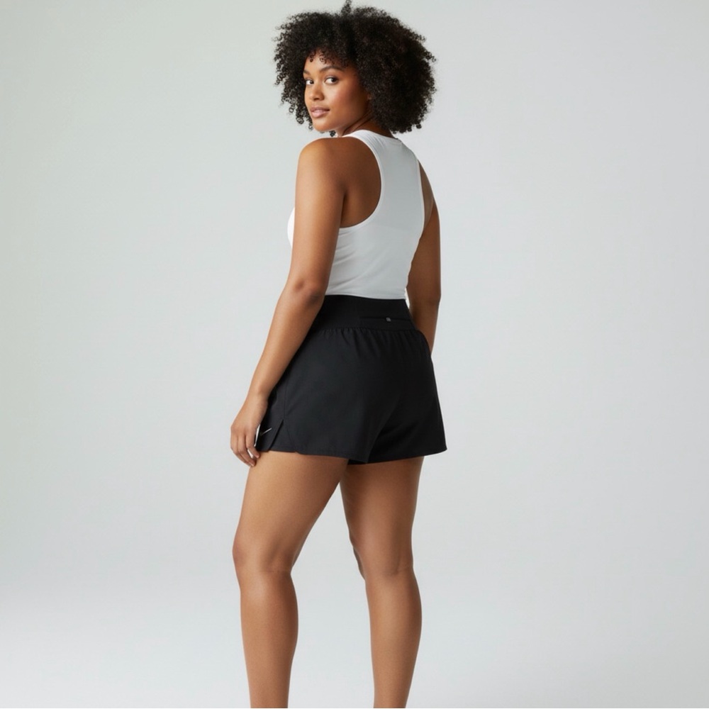 Nike Women's Crew Shorts Black Perforated Woven Fabric Size 2XL - Picture 2 of 13